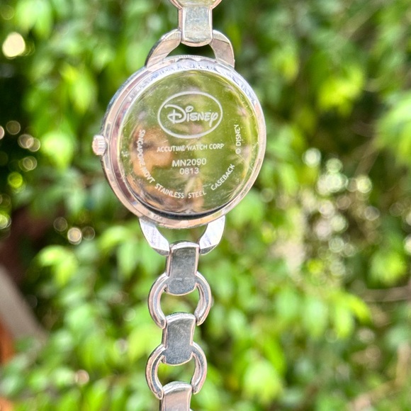 Disney Minnie Mouse with a Pink Sparkly Bow Watch - Picture 6 of 13